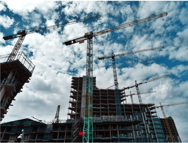 Picture with a display of construction showing the theme of a risky workplace and the accidents that can be associated in this line of work